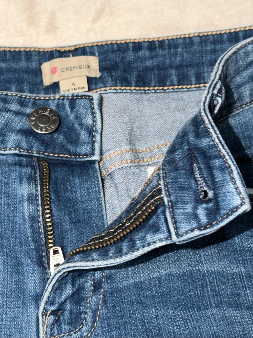 Daniel Cremieux Medium Wash Denim Shorts Size 4 Five-Pocket Mid-Rise